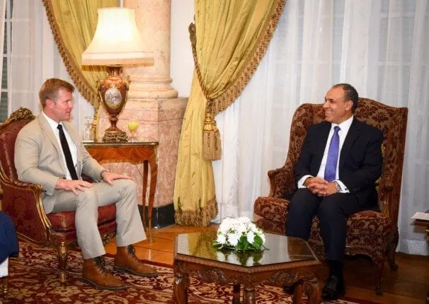 لقاء وزير الخارجية مع عضو لجنة الخدمات العسكرية الأمريكي