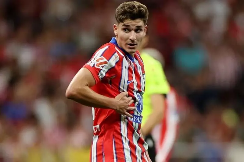 نونيز مقابل ألفاريز.. ليفربول