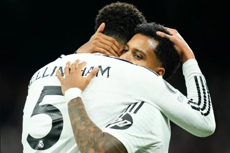 ليفربول ينافس آرسنال على