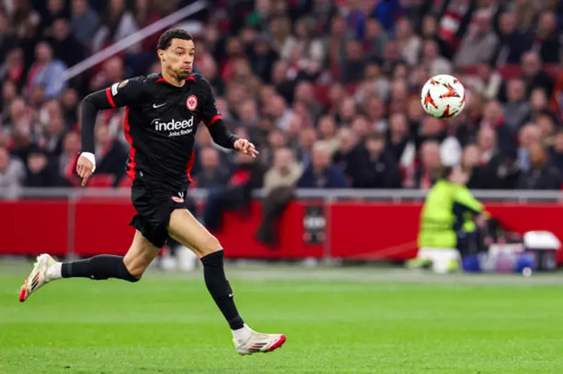 لاعب آخر من الدوري