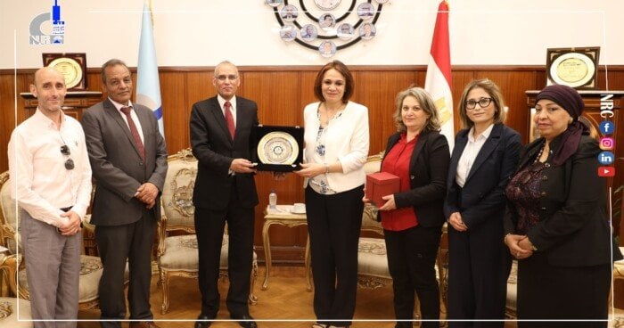 مباحثات علمية بين المركز