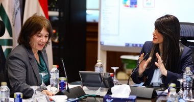 مباحثات وزيرة التخطيط مع