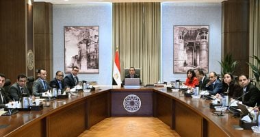 رئيس الوزراء يتابع مع