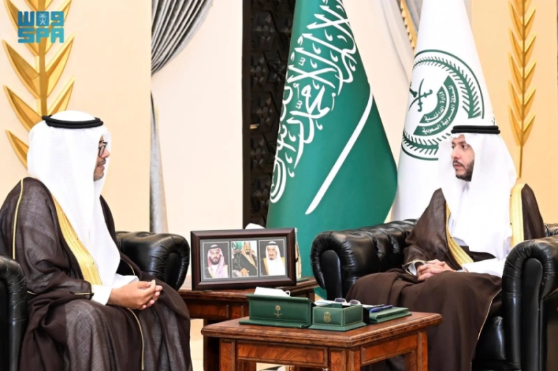 محافظ الطائف يرحب بمدير
