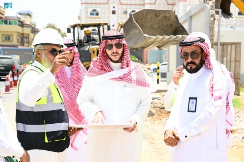 محافظ الطائف يزور مواقع