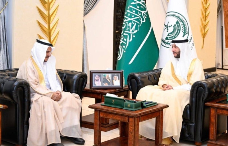 محافظ الطائف يستعرض أنشطة