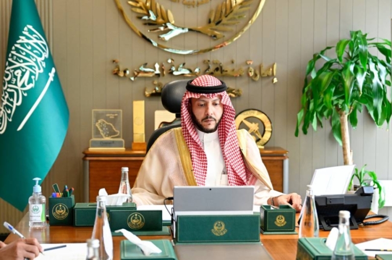 محافظ الطائف يستعرض خطط