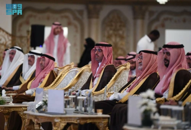 محافظ جدة يشرف على