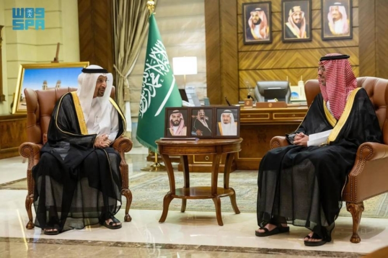 محافظ جدة يعزز البيئة