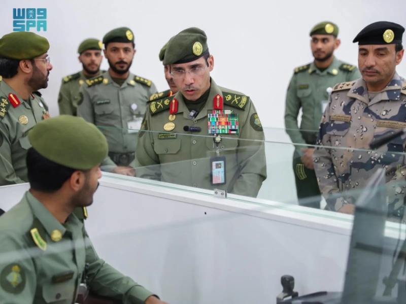 مدير عام الجوازات يزور