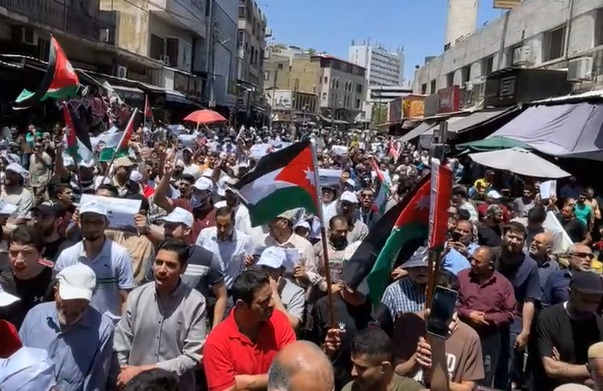 مسيرة حاشدة في وسط