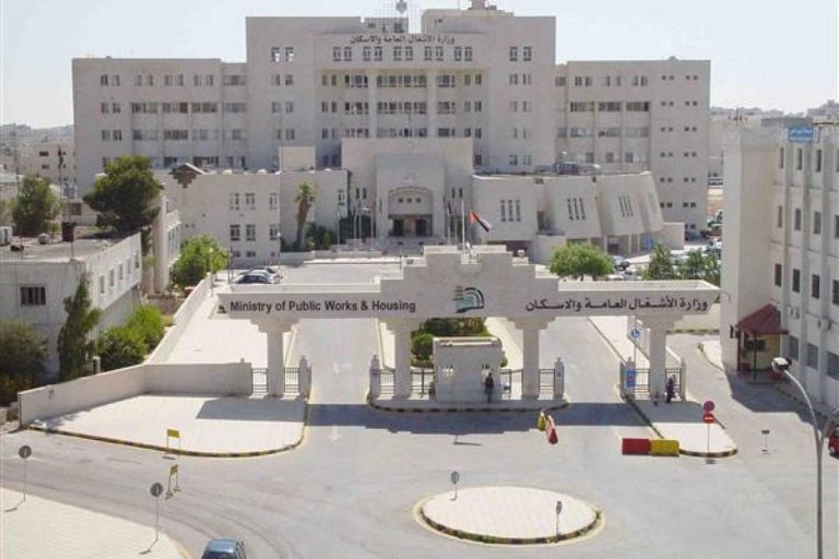 مشاريع طرق استراتيجية جديدة في عجلون وإربد والسلط من الأشغال