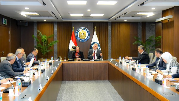 مصر تطرق باب خفض