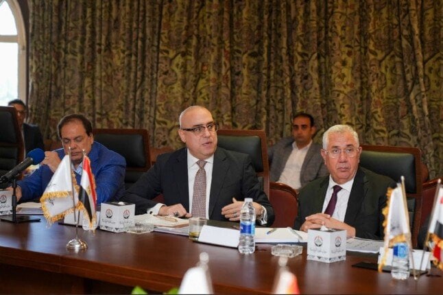 مطالب بإعادة النظر في