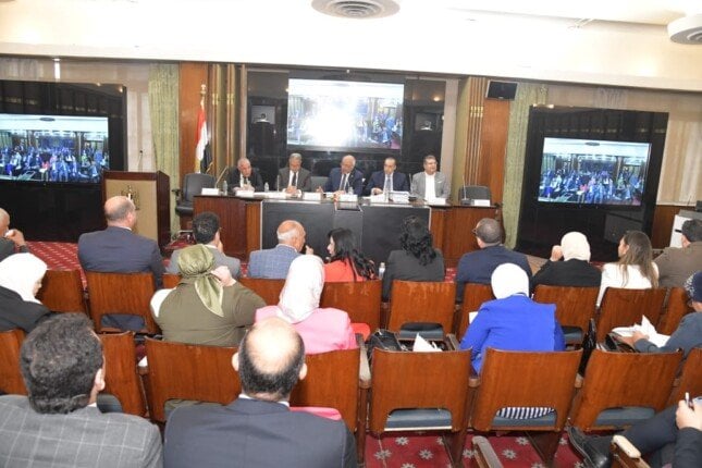 ممثل المستأجرين يصرخ: دفعنا
