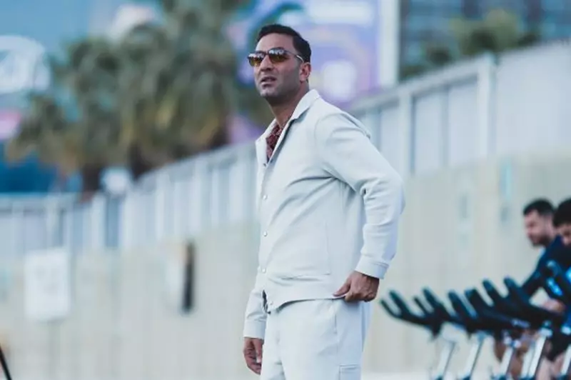 "أشعر بالسعادة ولا أحد
