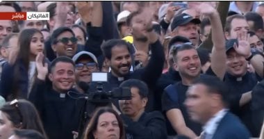 احتفالات بالفاتيكان بعد نجاح