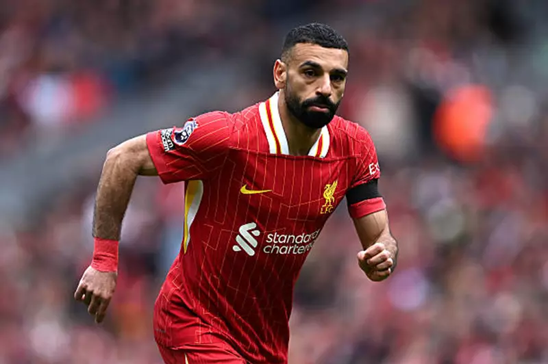 نيفيل: صلاح أفضل لاعب