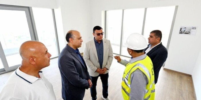 وزير الإسكان يشرف على