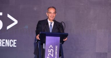 وزير الاتصالات يعلن عن