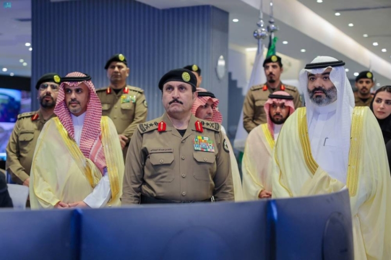 وزير الاتصالات يلتقي مدير