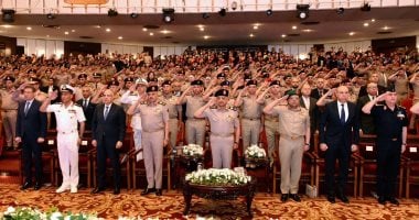 وزير الدفاع يشهد مناقشة