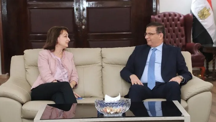 وزير الزراعة يعقد لقاءً مع سفيرة رومانيا لتعزيز الاستثمار الزراعي