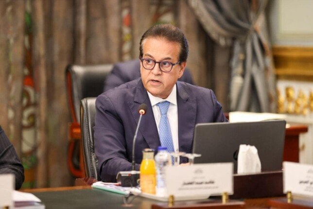 وزير الصحة يرفع بدل