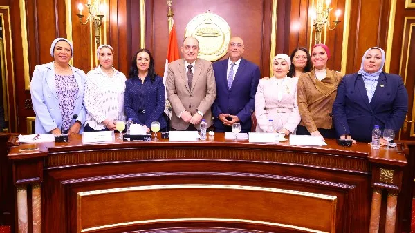 وزيرة التضامن تكشف: التركيز على الاقتصاد الرعائي لدعم الأسر المنتجة  

وزيرة التضامن تستعرض: أهمية الاقتصاد الرعائي في دعم الحرف اليدوية  

مايا مرسي توضح: المعارض الأسر المنتجة محور رئيسي في الوزارة