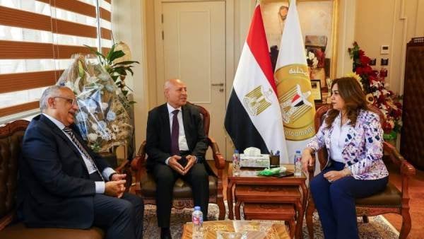 وزيرة التنمية تتناول إعادة