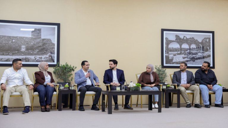 ولي العهد يشدد على تعزيز الفرص الاقتصادية وجذب الاستثمارات