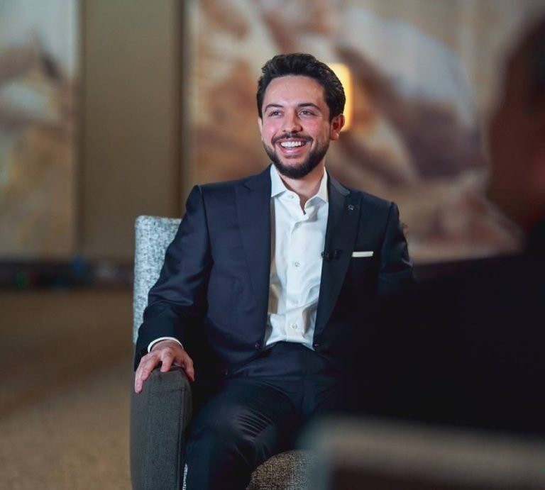ولي العهد يوجه رسالة في يوم العمال: “يعطيكم العافية”