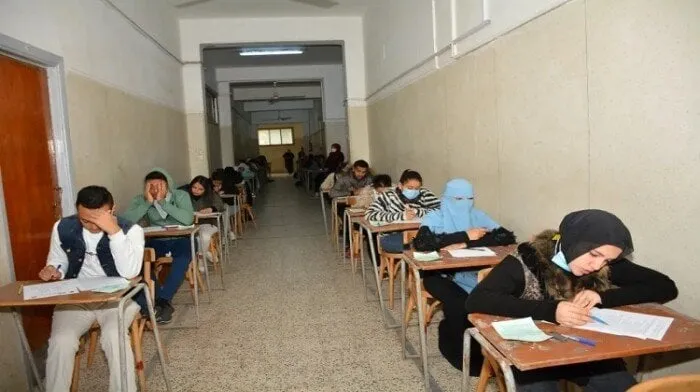 آراء الطلاب حول امتحان اللغة الأجنبية الأولى للثانوية العامة 2025: سهل ومباشر باستثناء القطع