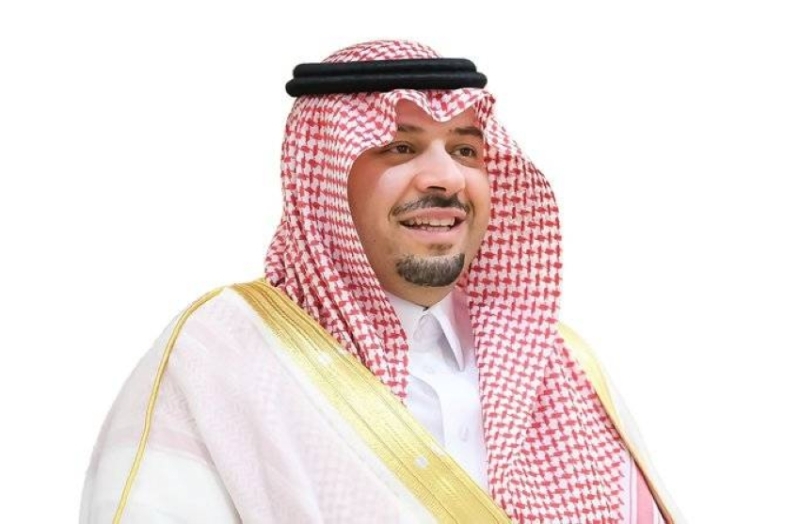 أمير الحدود الشمالية يراقب