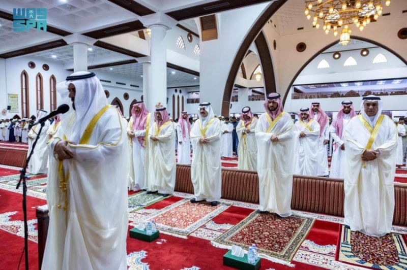 أمير الشرقية ونائبه يحتفلان