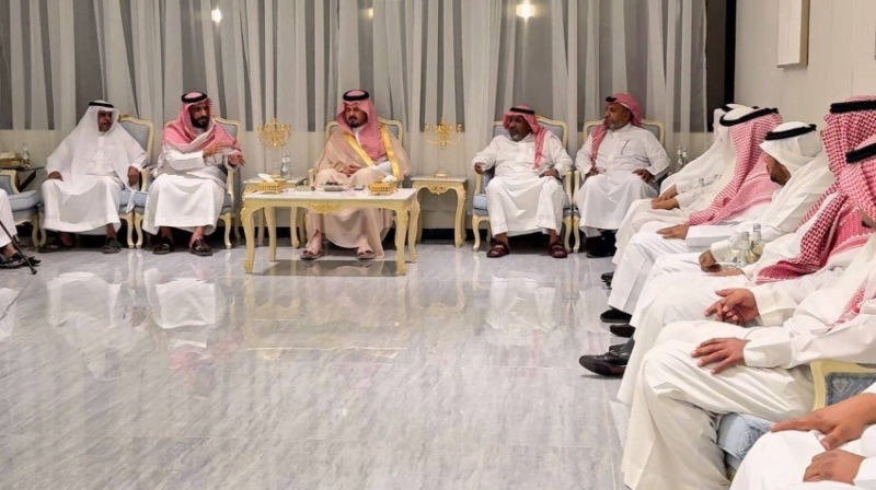 أمير المدينة المنورة يقدم