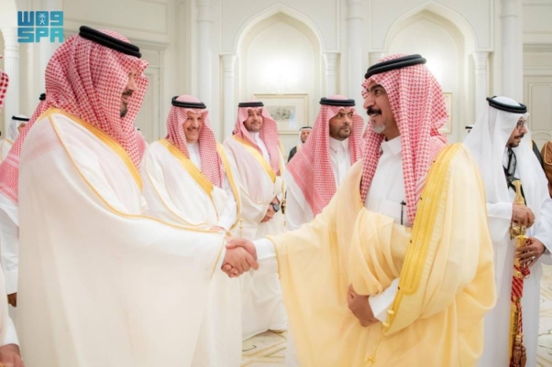 أمير المدينة المنورة يلتقي