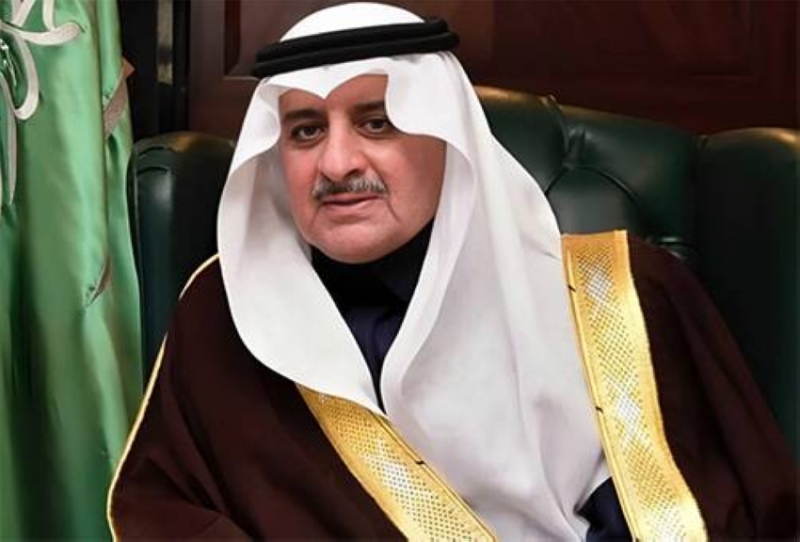 أمير تبوك يستعرض إنجازات