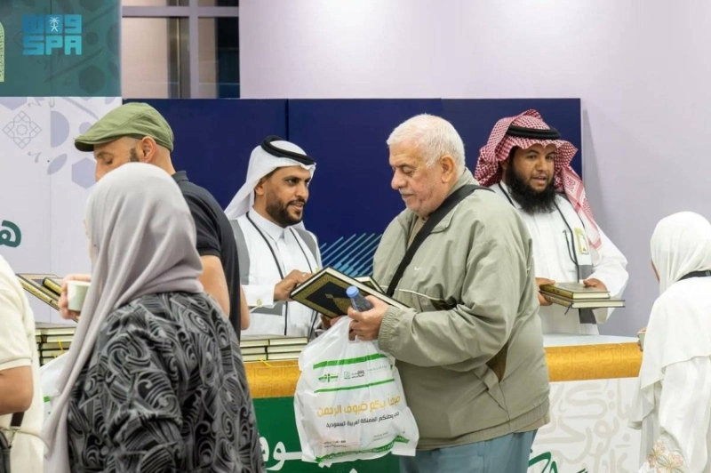 أمير تبوك يشرف على