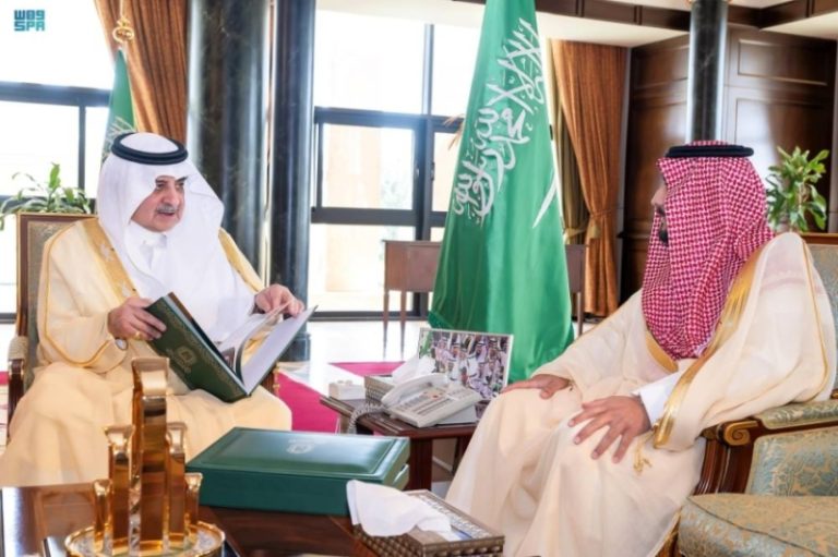 أمير تبوك يشيد بجهود فرع “الشؤون الإسلامية” في المنطقة