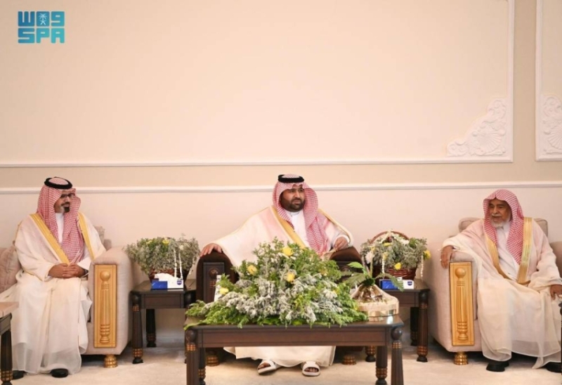 أمير جازان يهنئ الشيخ