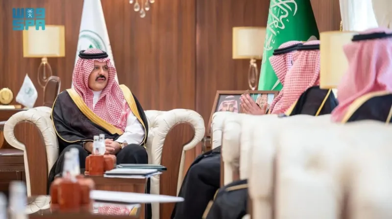 أمير حائل يستعرض أحدث تطورات المشاريع التنموية في المنطقة