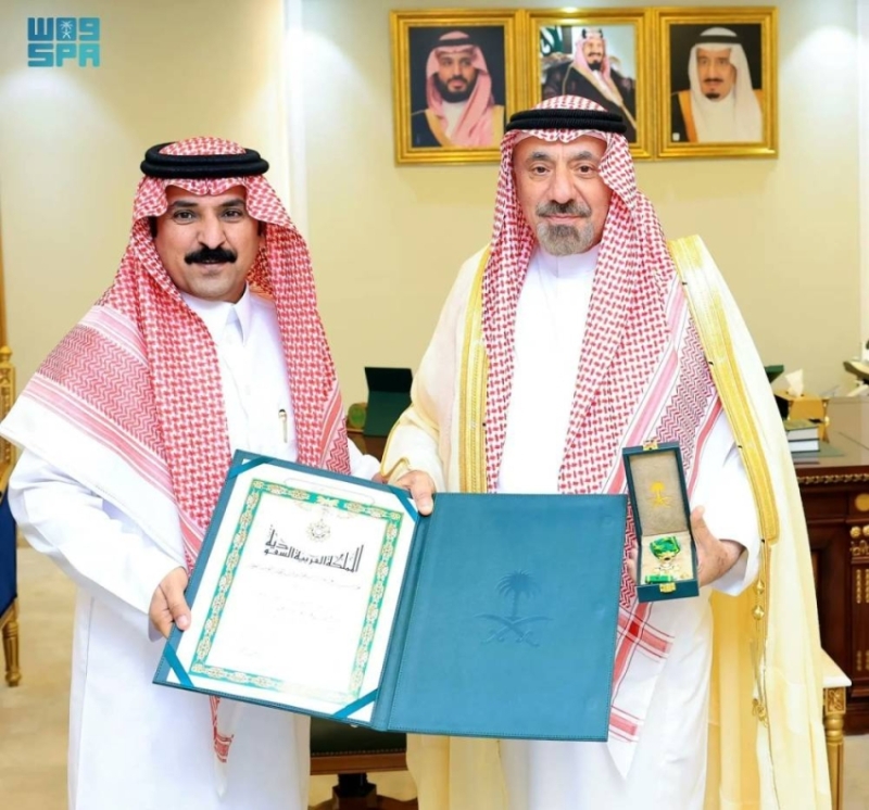 أمير نجران يمنح رئيس