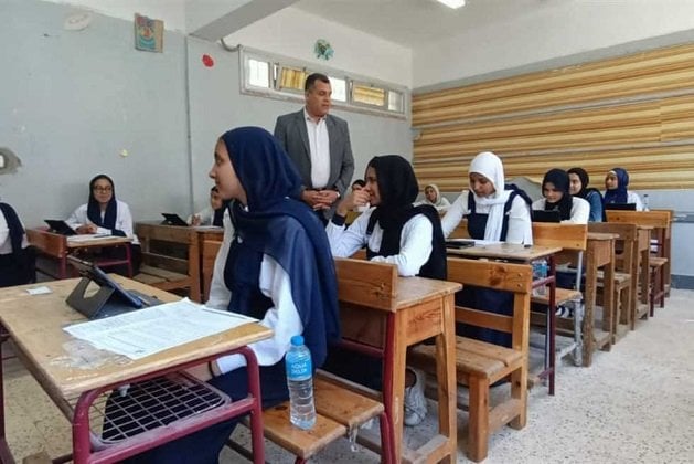 إحالة رئيس لجنة ومراقب