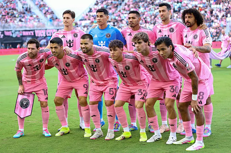 بقيادة ميسي والعائد من