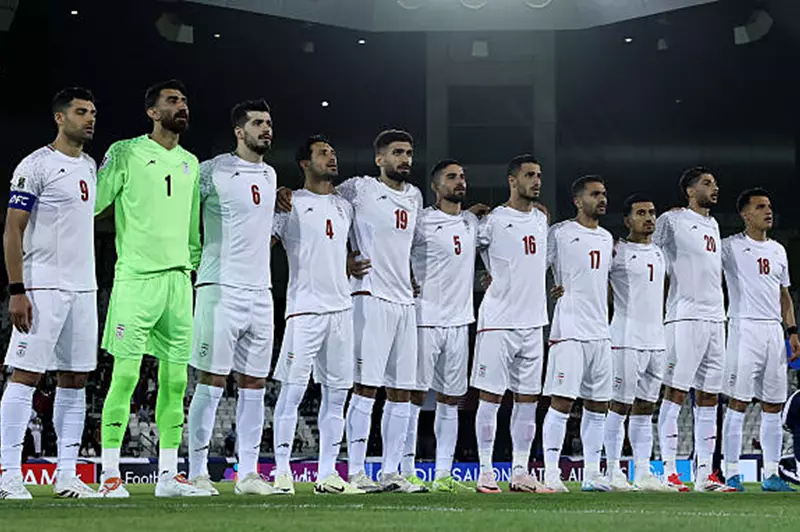إيران تفوز بثلاثية على
