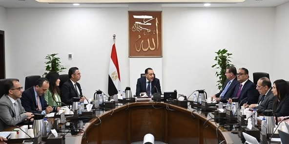 اجتماع رئيس الوزراء لاستعراض
