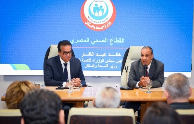 اجتماع هام بين وزير