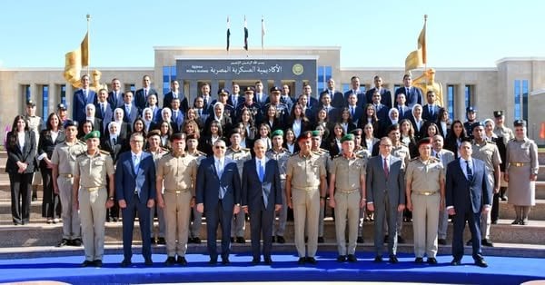 الأكاديمية العسكرية تحتفل بتخريج