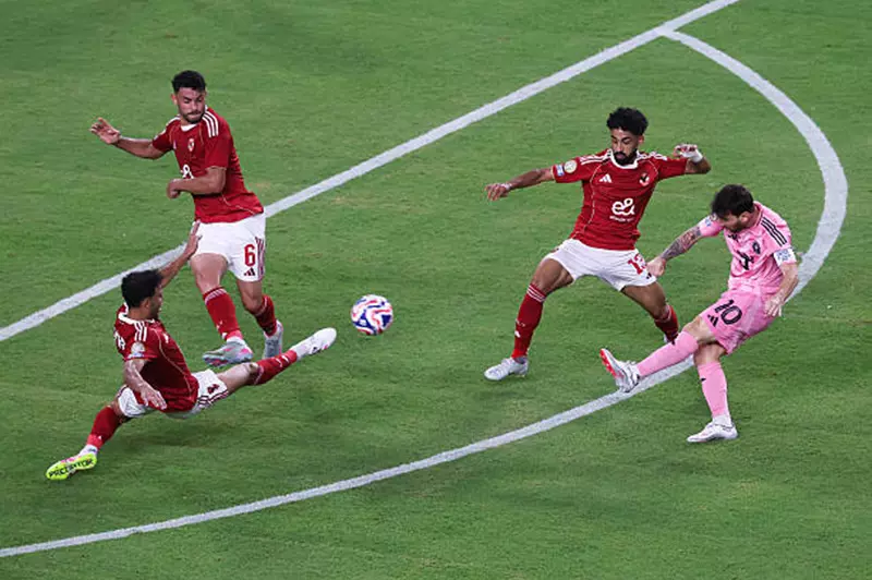 فقد الكرة 25 مرة..